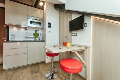 TV and multimedia, Kitchen or kitchenette, Dining area