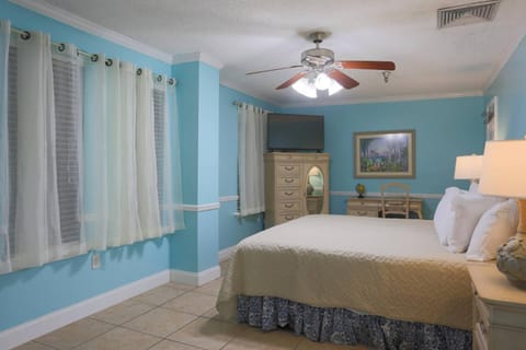 100 - Las Brisas House in Madeira Beach