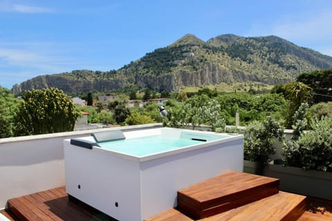 Natural landscape, Hot Tub, Mountain view, Pool view