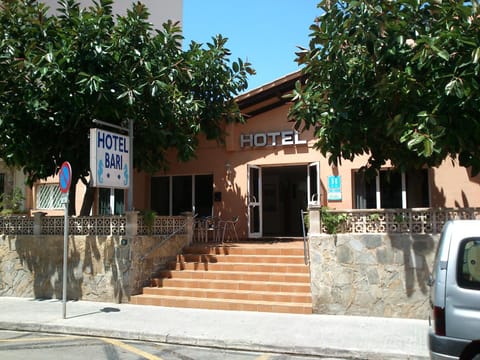 Facade/entrance
