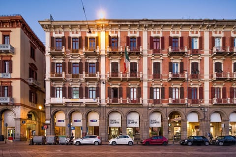 Property building, Facade/entrance, Off site, Summer, Sunset