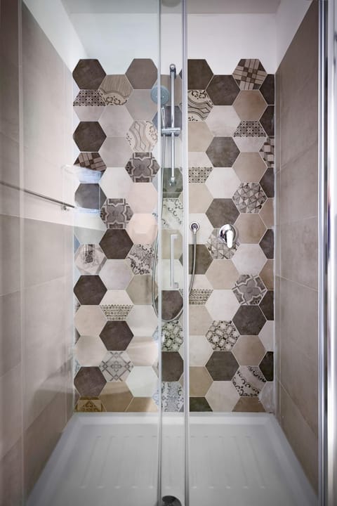 Bathroom, Decorative detail, On site