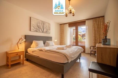 Bedroom, Mountain view