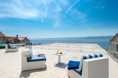 View (from property/room), Balcony/Terrace, City view, Sea view