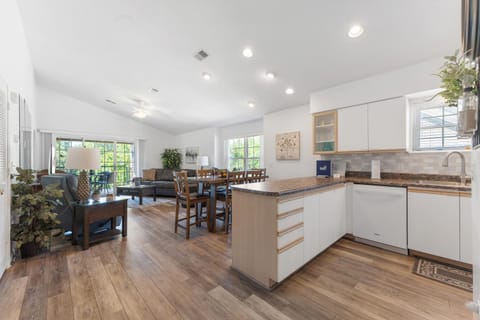 Sunset Penthouse Condo Apartment in Hollister