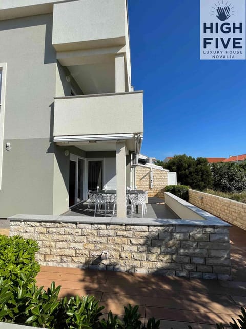 Property building, Patio, Garden