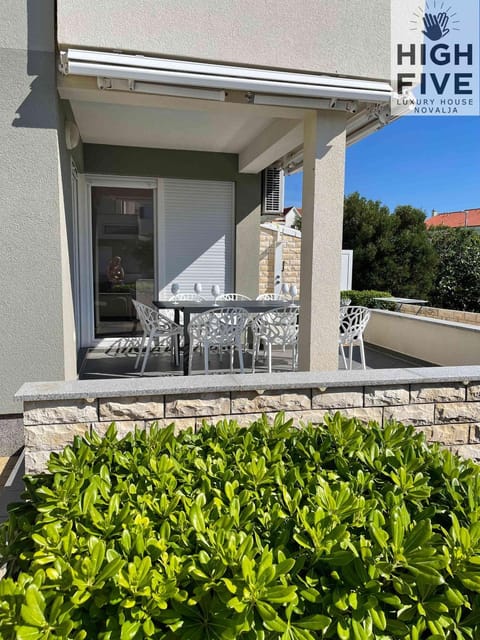 Property building, Garden, Balcony/Terrace