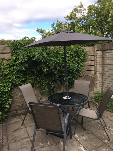 Property building, Patio, BBQ facilities, Seating area