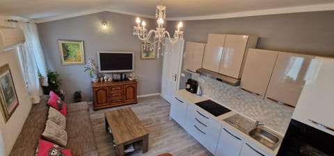 TV and multimedia, Kitchen or kitchenette, Living room, Seating area, Dining area, dishwasher