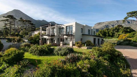 Chapman's View Villa - with solar backup power Villa in Cape Town
