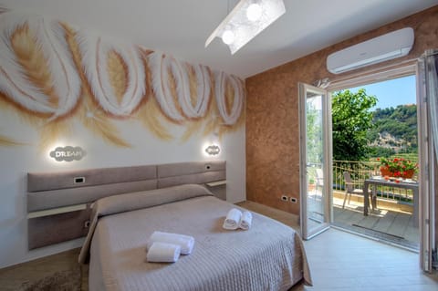 Bed, Balcony/Terrace, Photo of the whole room, Bedroom