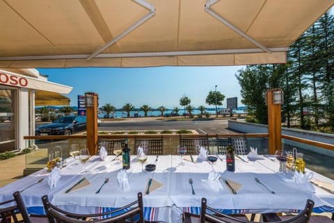 Restaurant/places to eat, On site, Sea view, Lunch, Dinner, Alcoholic drinks, Non alcoholic drinks