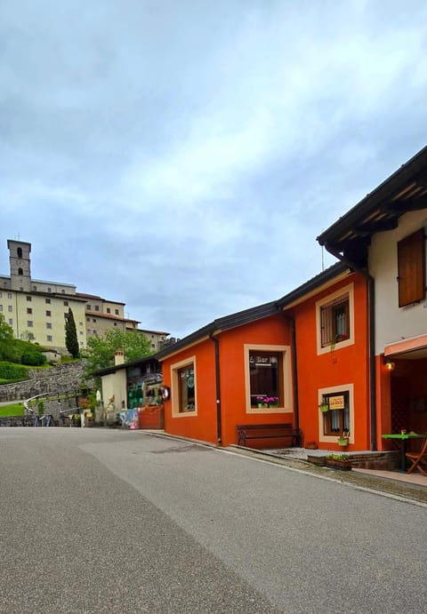Property building, View (from property/room), Street view