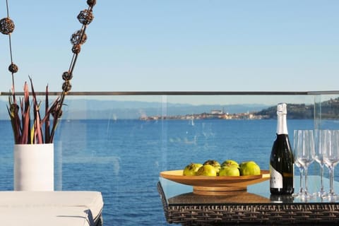 Balcony/Terrace, Sea view, Location