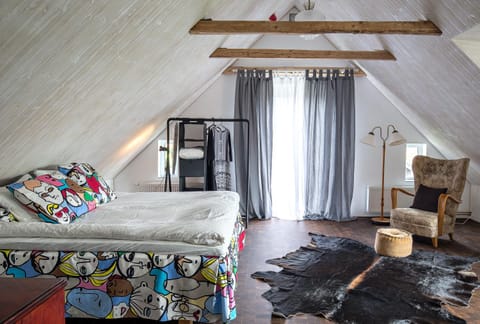 Bed, Bedroom