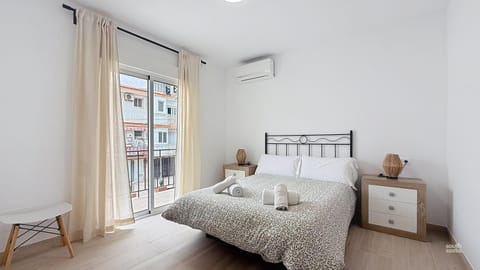 Bed, Photo of the whole room, Bedroom, air conditioner