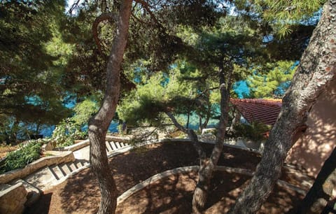 Property building, Garden, On site, Garden view, Sea view