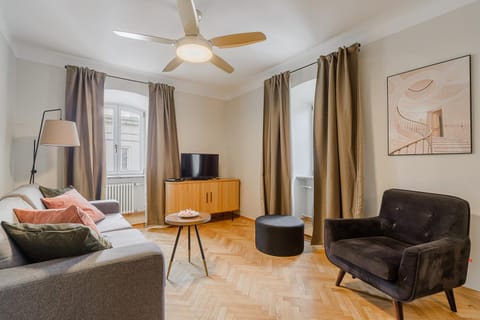 TV and multimedia, Living room, Seating area