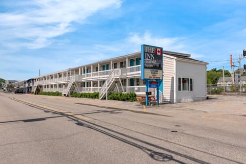 Property building, Day, Street view, Parking