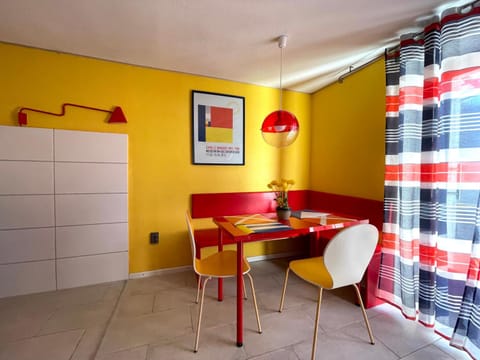 Seating area, Dining area