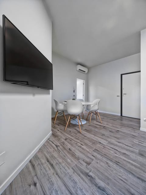 TV and multimedia, Dining area