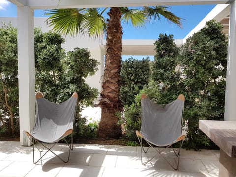 Patio, Living room