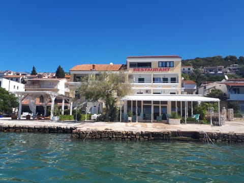 Apartments Antonio Apartment in Tisno