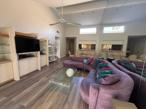 TV and multimedia, Living room, Seating area