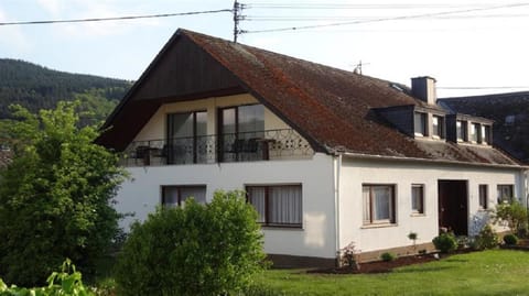 Gästehaus Am Rebenhang Bed and Breakfast in Trier-Saarburg