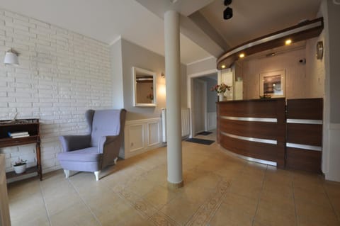 Seating area, Internal: Not applicable to any particular room