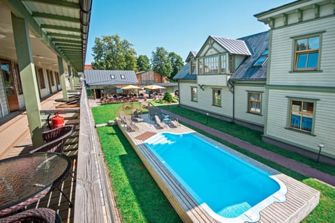 Facade/entrance, Day, Garden, Balcony/Terrace, On site, Pool view, Swimming pool