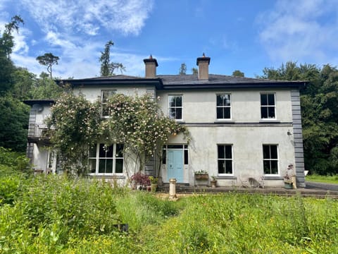 Property building, Facade/entrance, Garden, Garden view