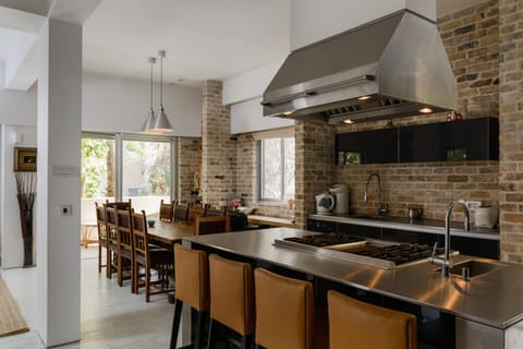 Kitchen or kitchenette, Seating area, Dining area