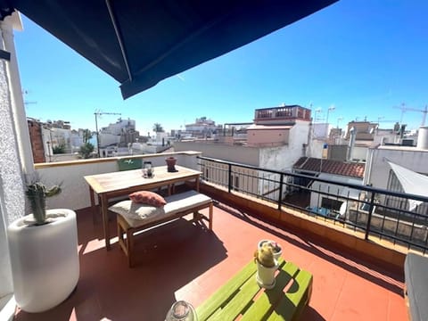 View (from property/room), Balcony/Terrace, City view, Sea view