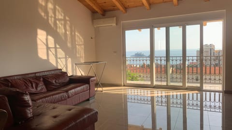 View (from property/room), Balcony/Terrace, Seating area, Sea view