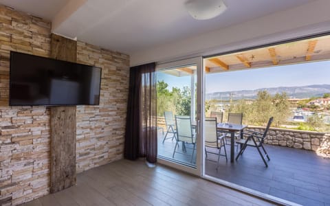 Communal lounge/ TV room, TV and multimedia, Balcony/Terrace