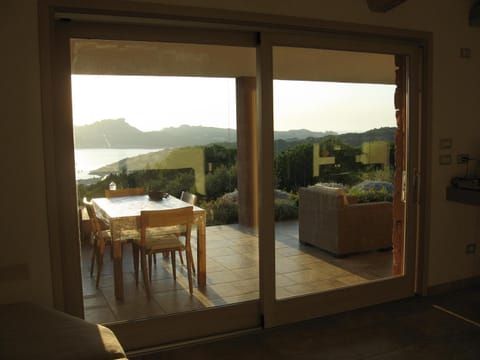 Garden, Living room, Dining area