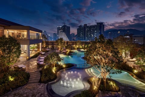 Swimming pool, Swimming pool
