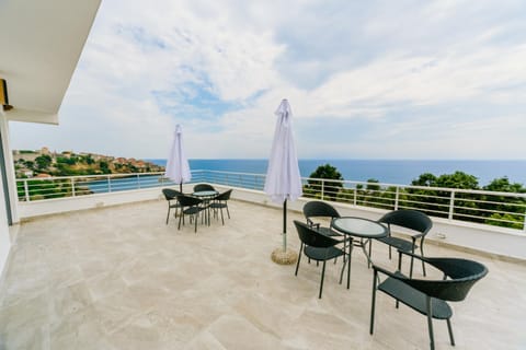 Teuta Apartments Bed and Breakfast in Ulcinj