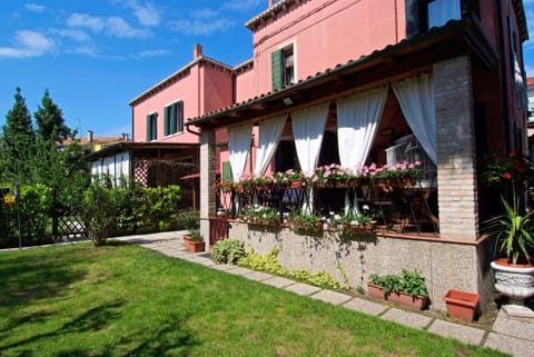 Day, Garden view