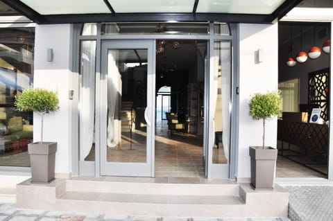 Facade/entrance