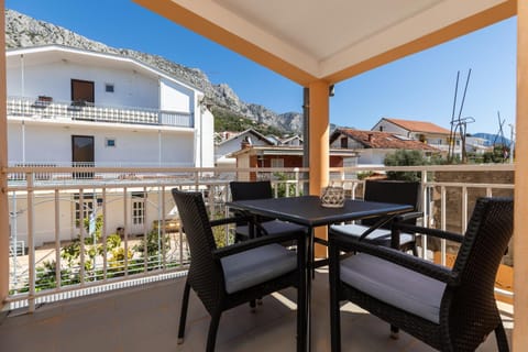 Balcony/Terrace, children, Family