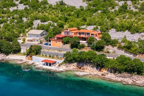 Facade/entrance, Bird's eye view