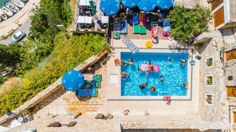 Swimming pool, Swimming pool