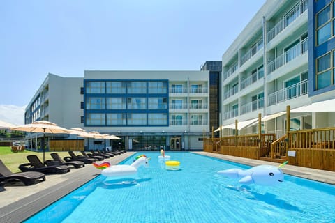 Property building, Swimming pool