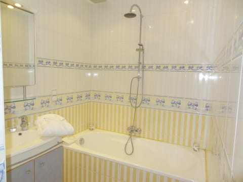 Le chateau des eglantines Bed and Breakfast in Charleroi