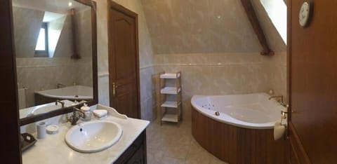 Le chateau des eglantines Bed and Breakfast in Charleroi