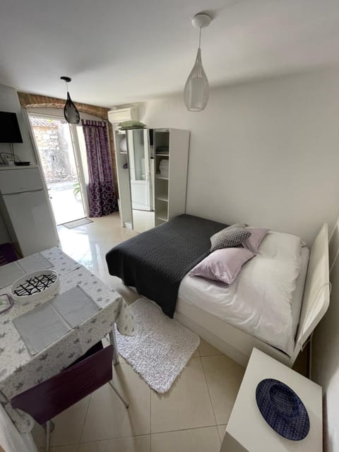 Studio Apartment Klaric Apartment in Vis