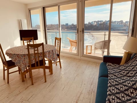 Résidence Le Crystal Dinard Plage Apartment in Dinard