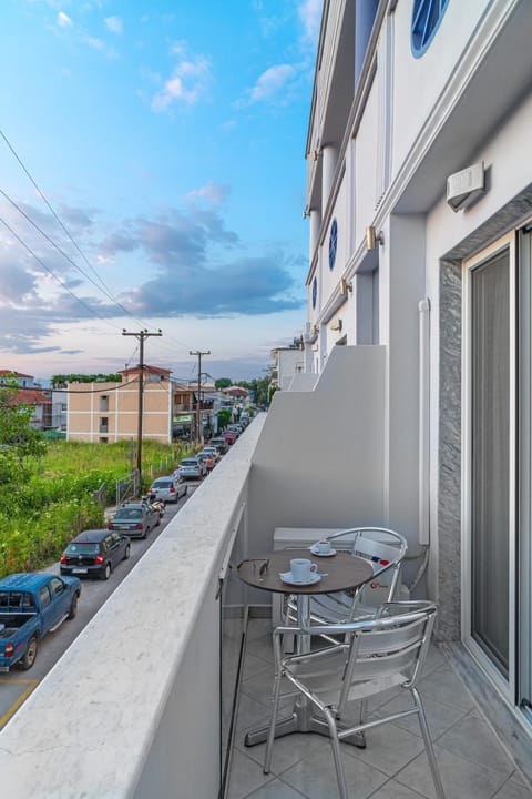 Balcony/Terrace, City view, Street view